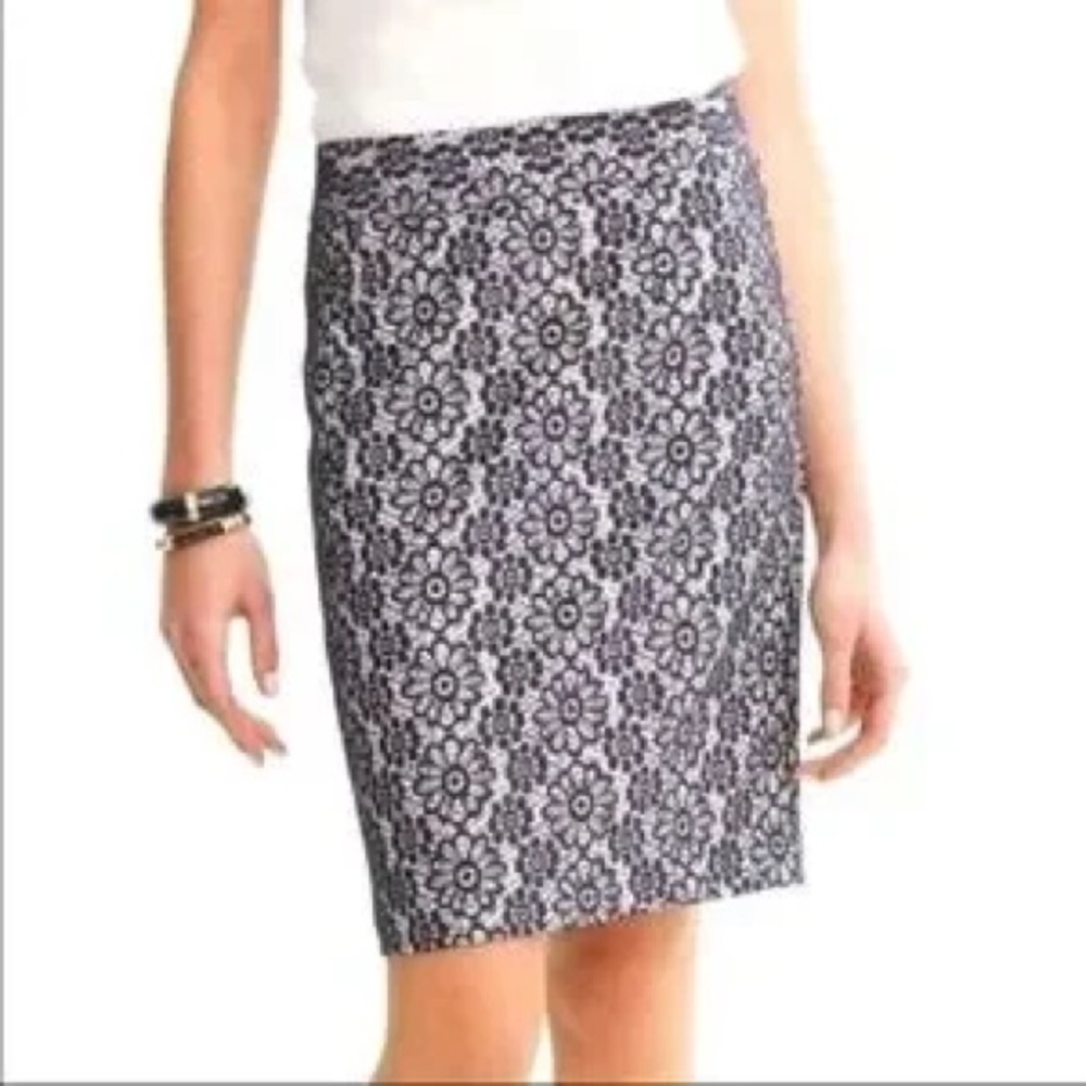 Banana Republic Floral Lace Pencil Skirt - Blue and White Size 4